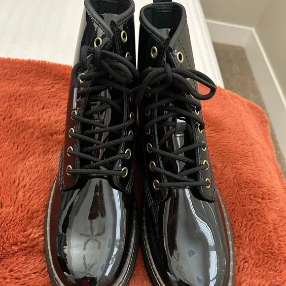 Dr. Martens Zavala Boot size 7 Women's black patent leather Combat boot - Picture 3 of 7